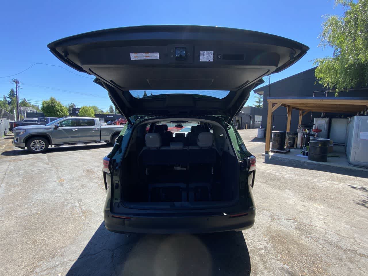 Thumbnail: 2022 Toyota Sienna - 28