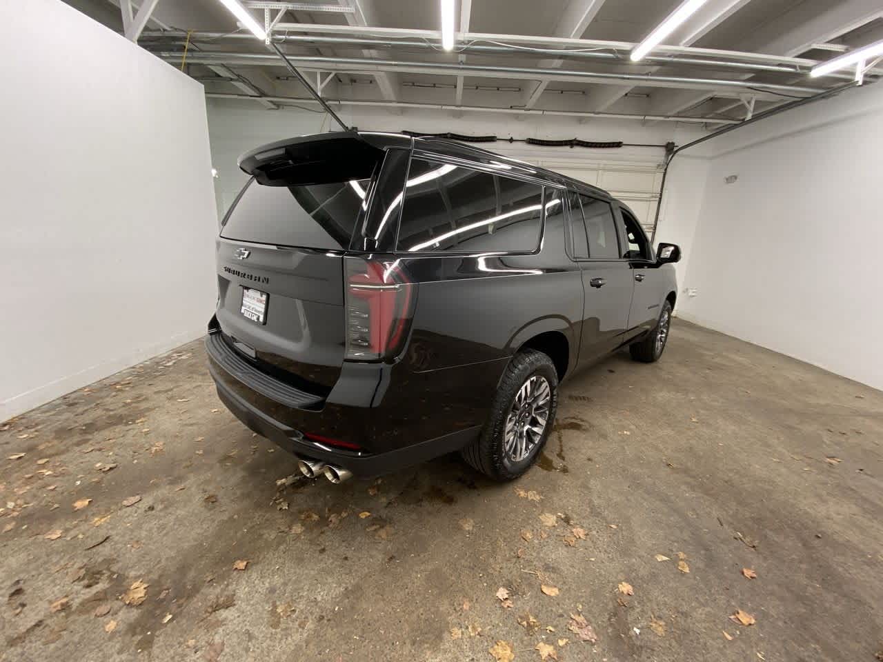 Thumbnail: 2025 Chevrolet Suburban - 6