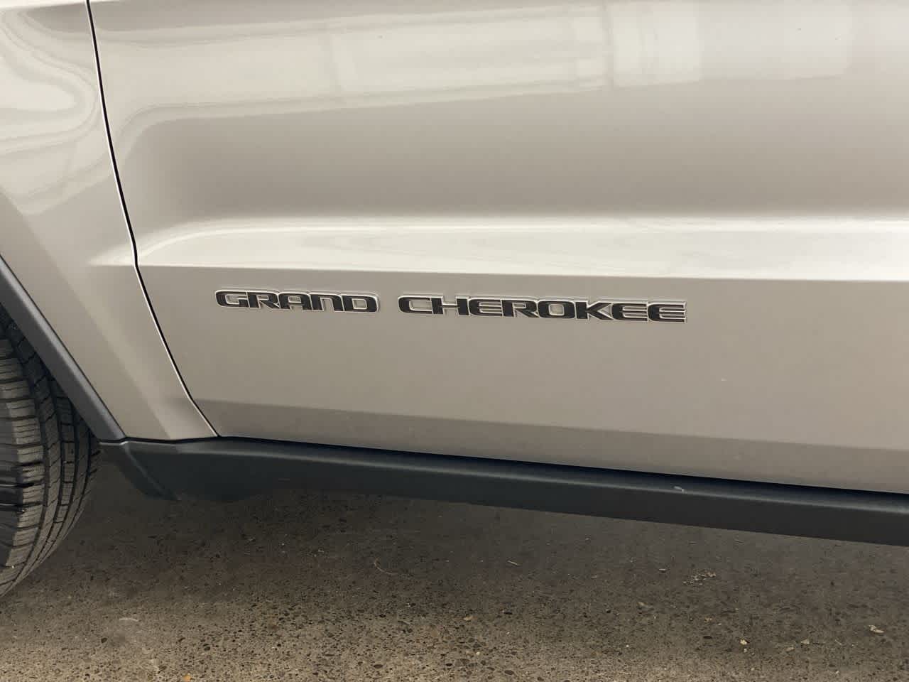 Thumbnail: 2017 Jeep Grand Cherokee - 10
