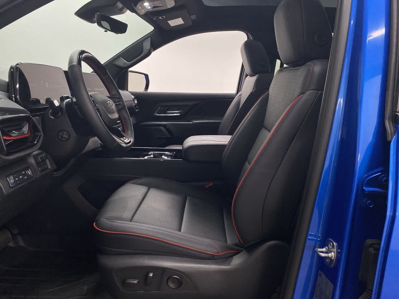 Thumbnail: 2025 Chevrolet Silverado EV - 14