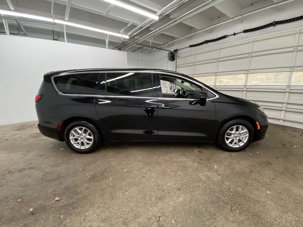 Thumbnail: 2024 Chrysler Pacifica - 7