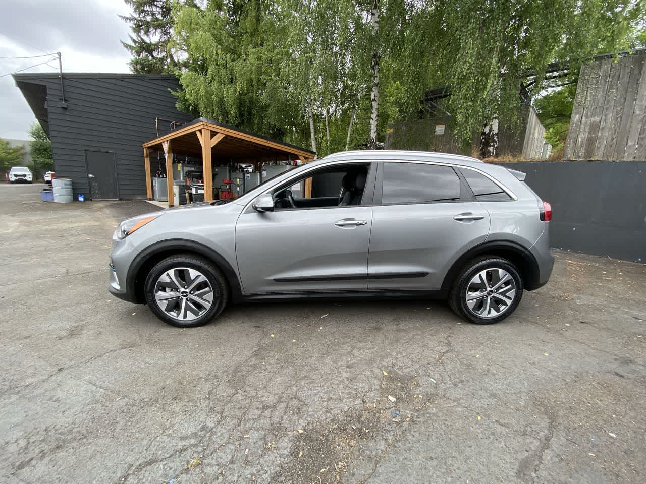 Thumbnail: 2022 Kia Niro - 3