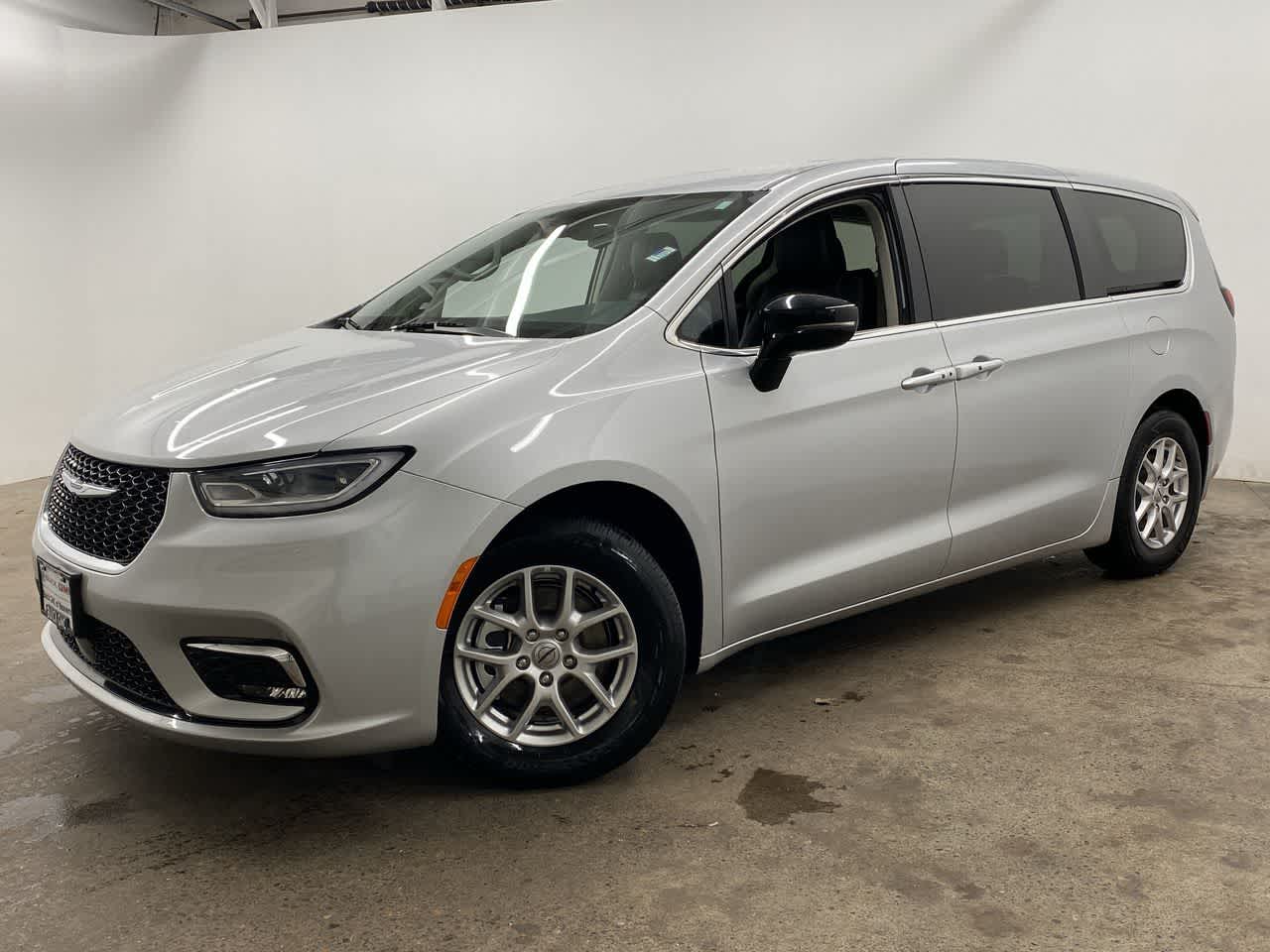 Thumbnail: 2024 Chrysler Pacifica - 1