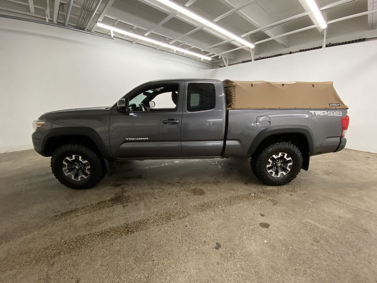 Thumbnail: 2017 Toyota Tacoma - 3