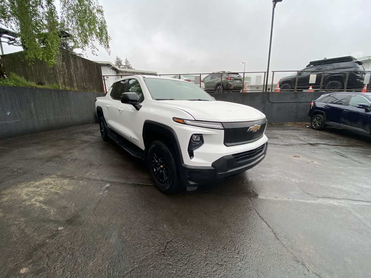 Thumbnail: 2024 Chevrolet Silverado EV - 8