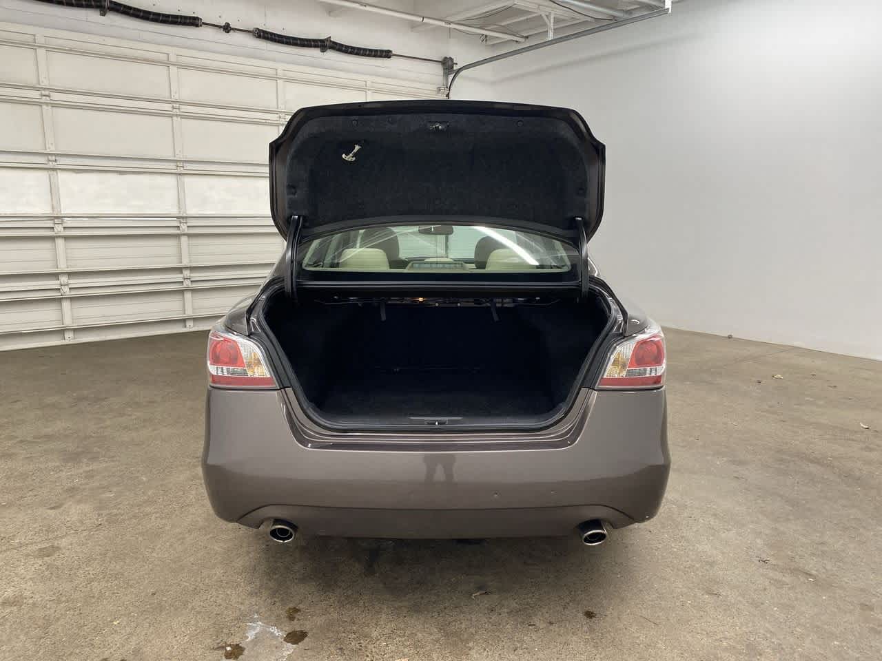 Thumbnail: 2015 Nissan Altima - 30