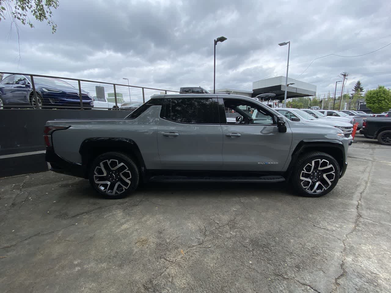 Thumbnail: 2025 Chevrolet Silverado EV - 7