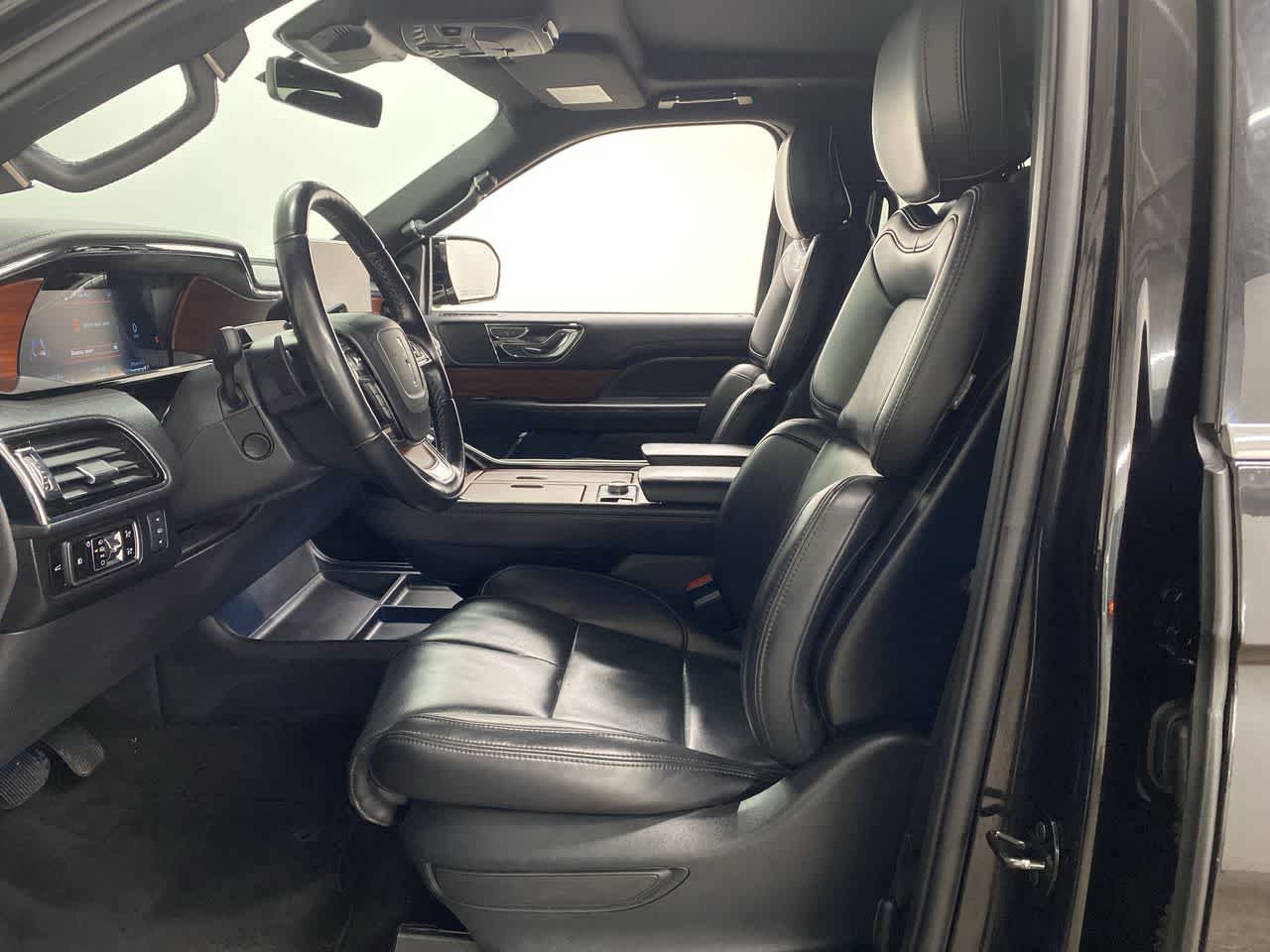 Thumbnail: 2024 Lincoln Navigator L - 13