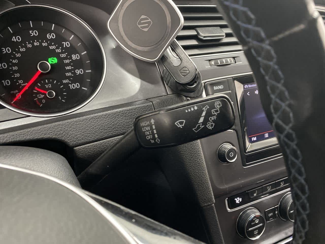 2015 Volkswagen e-Golf SEL Premium 23