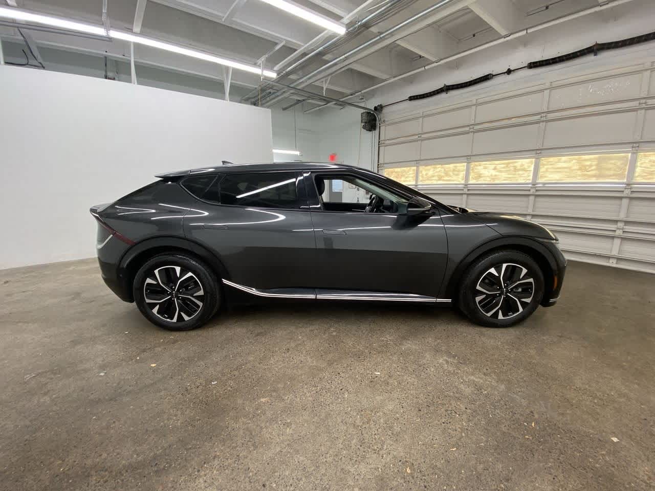 Thumbnail: 2022 Kia EV6 - 7