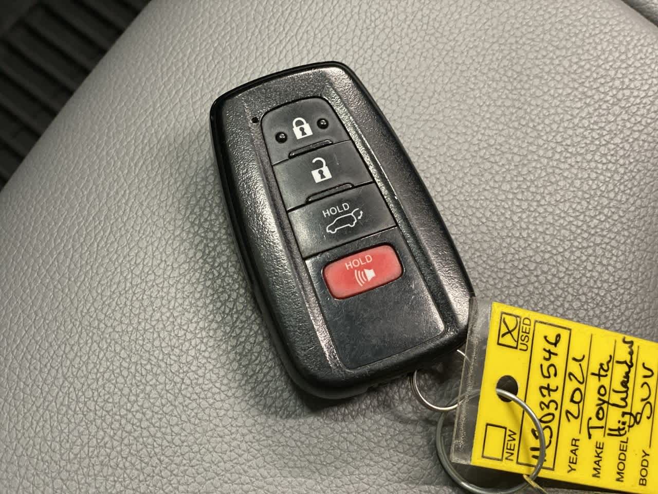 Thumbnail: 2021 Toyota Highlander - 32