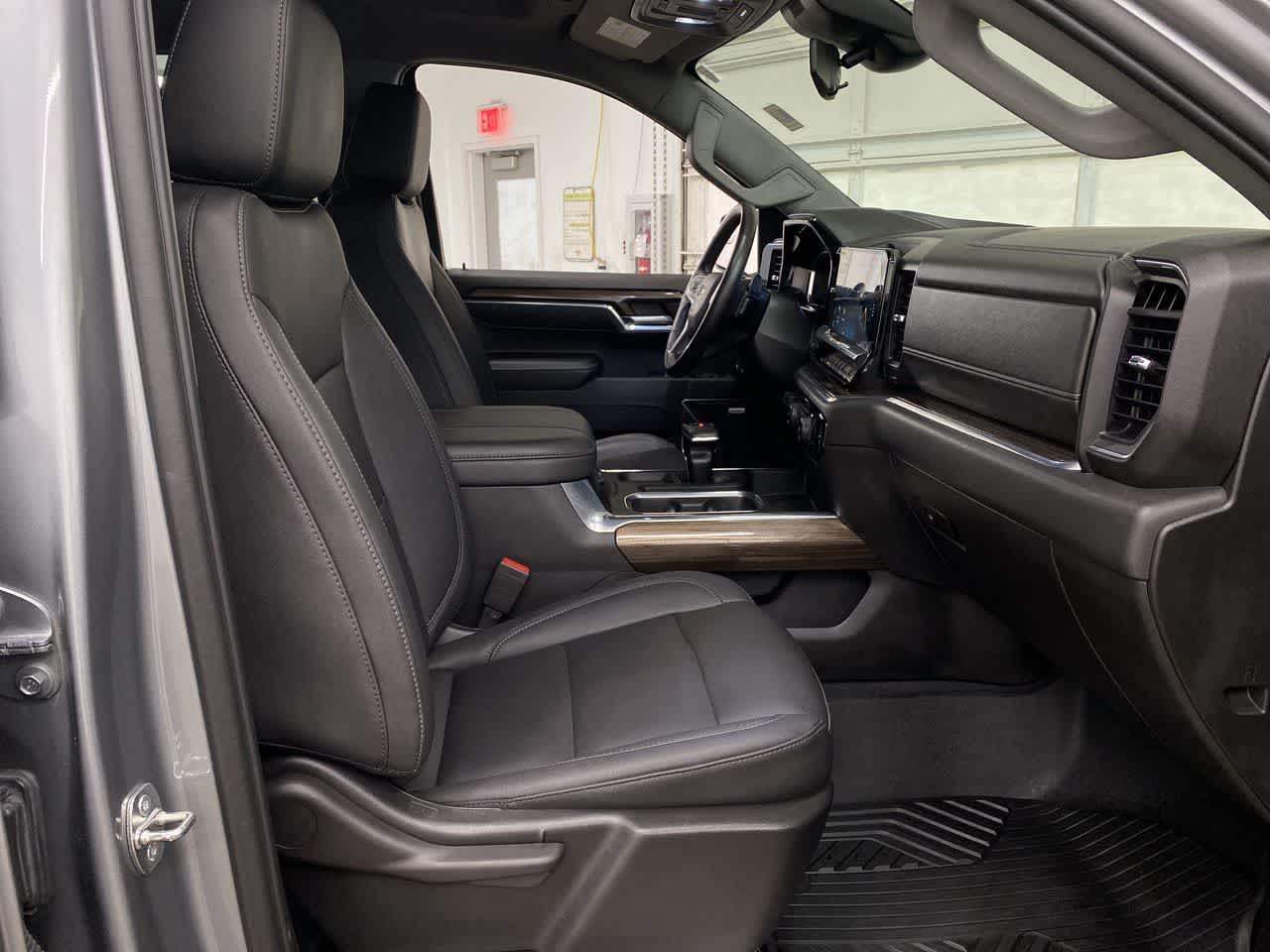 Thumbnail: 2023 Chevrolet Silverado 1500 - 18