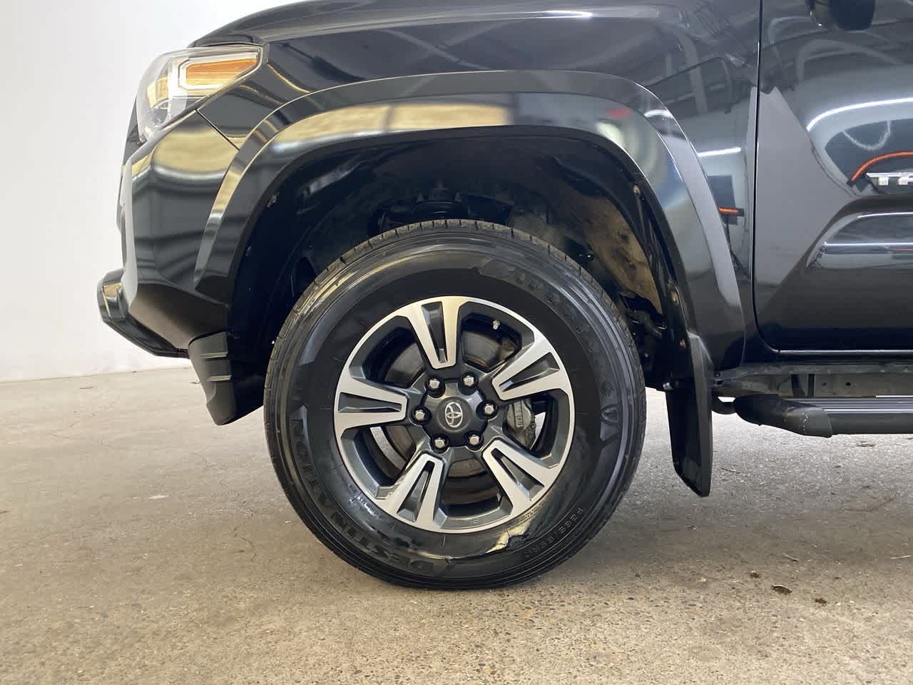 Thumbnail: 2016 Toyota Tacoma - 11