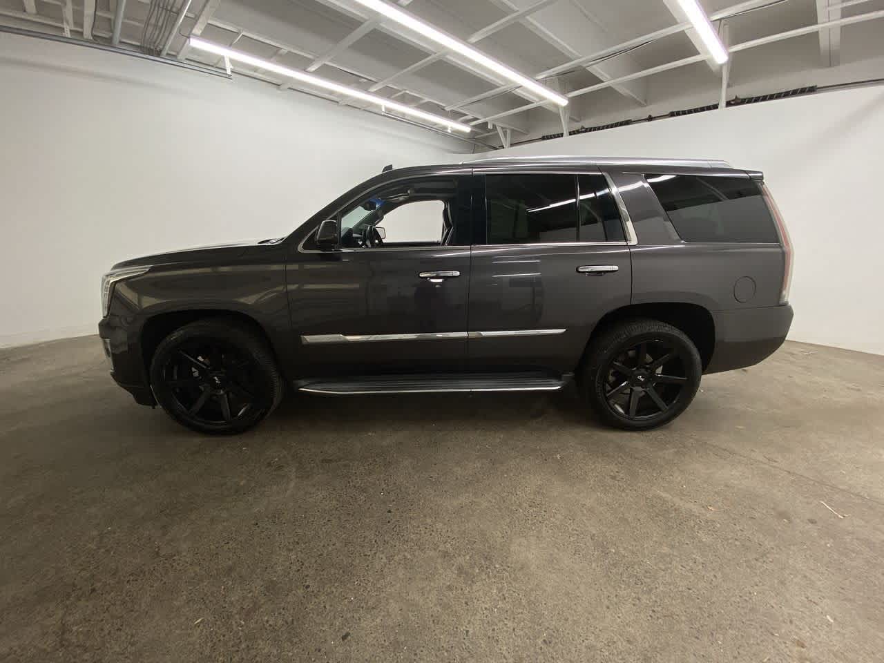 Thumbnail: 2015 Cadillac Escalade - 3