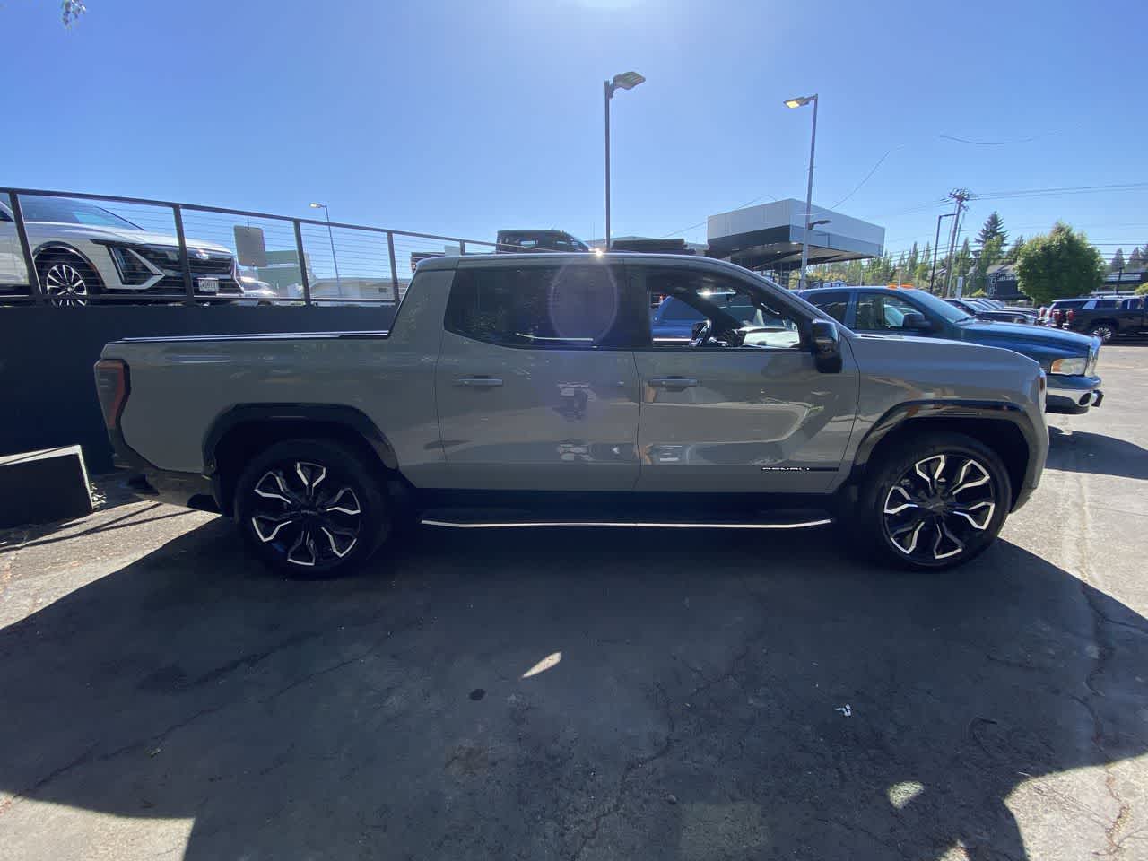 Thumbnail: 2025 GMC Sierra EV - 7