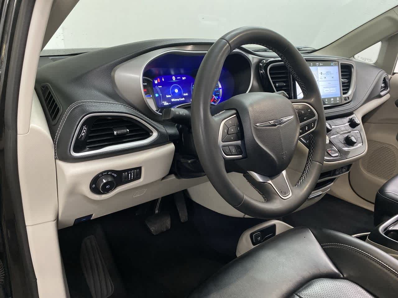 Thumbnail: 2024 Chrysler Pacifica - 2