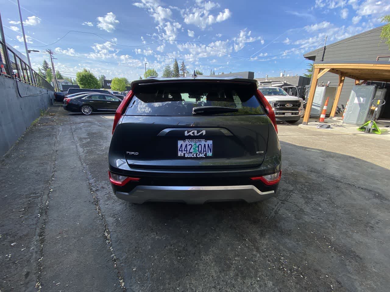 Thumbnail: 2023 Kia Niro - 5