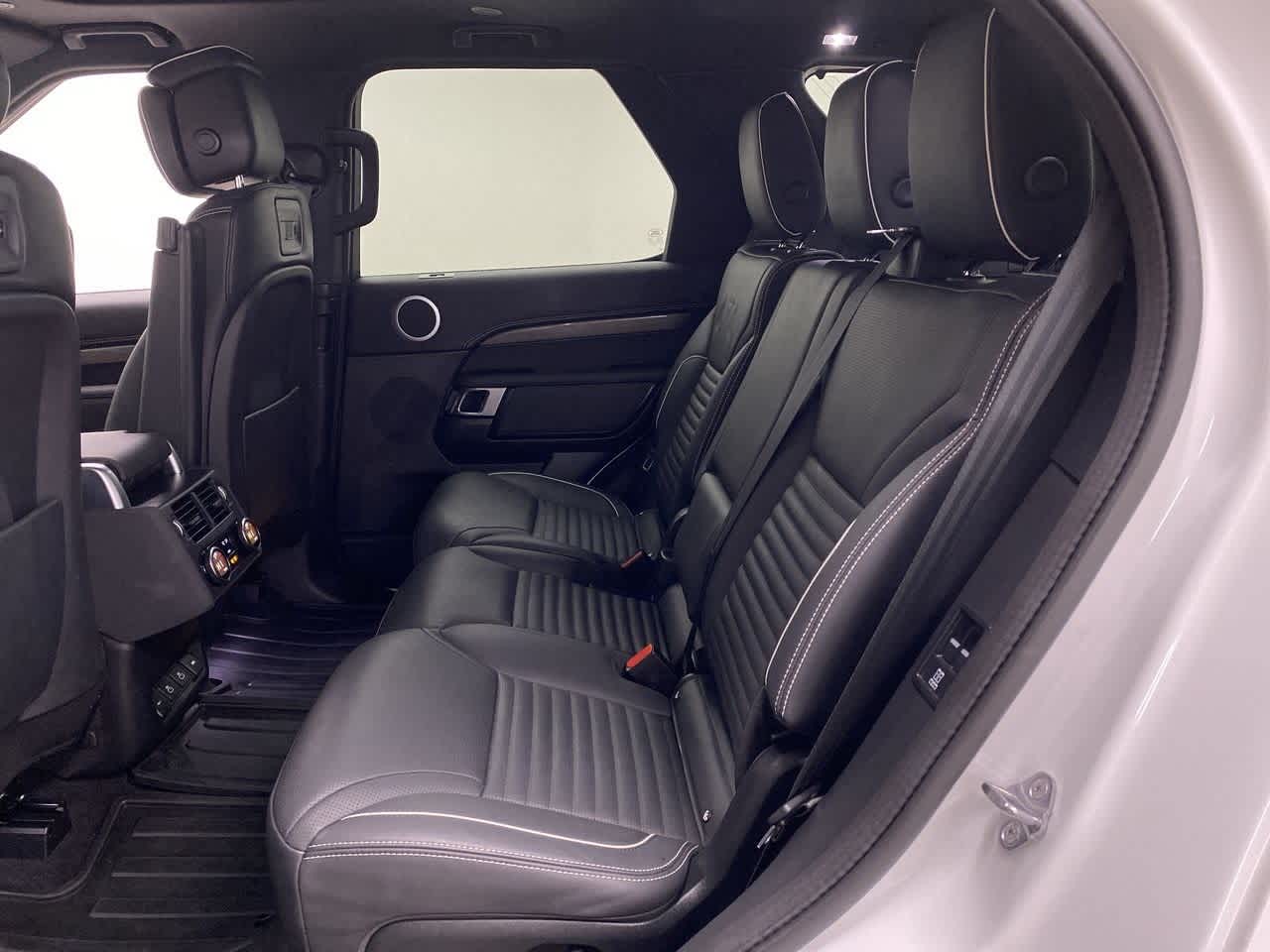 Thumbnail: 2022 Land Rover Discovery - 17
