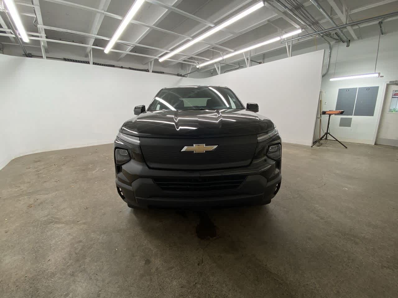 Thumbnail: 2024 Chevrolet Silverado EV - 9