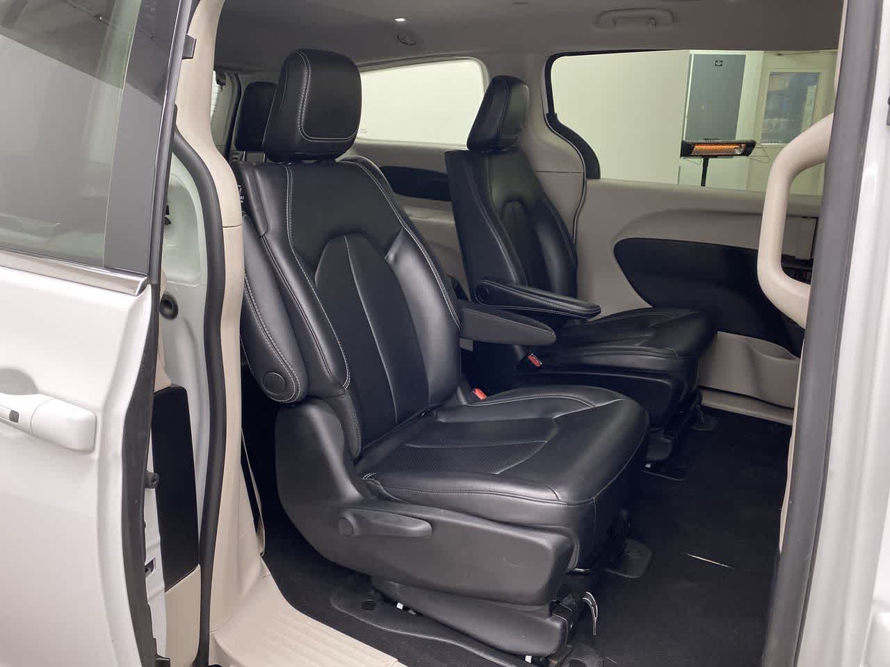 Thumbnail: 2023 Chrysler Pacifica - 18