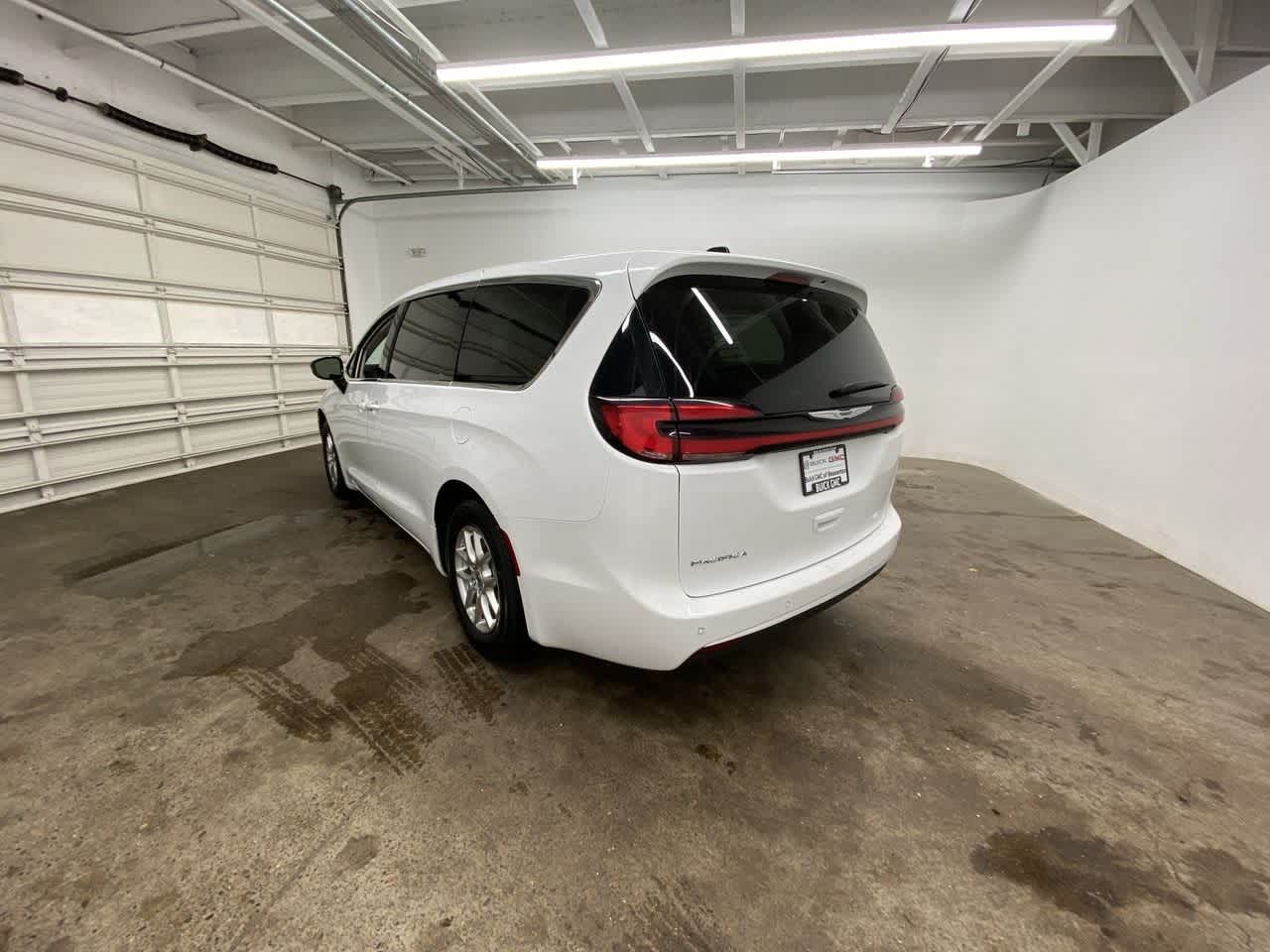 Thumbnail: 2024 Chrysler Pacifica - 4