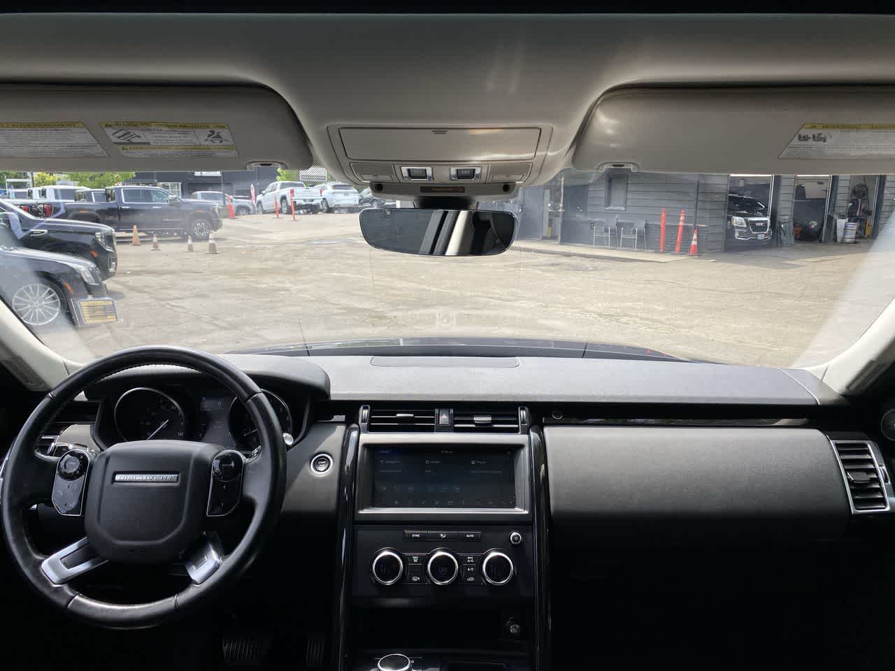 Thumbnail: 2019 Land Rover Discovery - 13