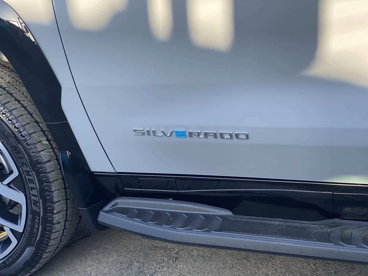 Thumbnail: 2025 Chevrolet Silverado EV - 10