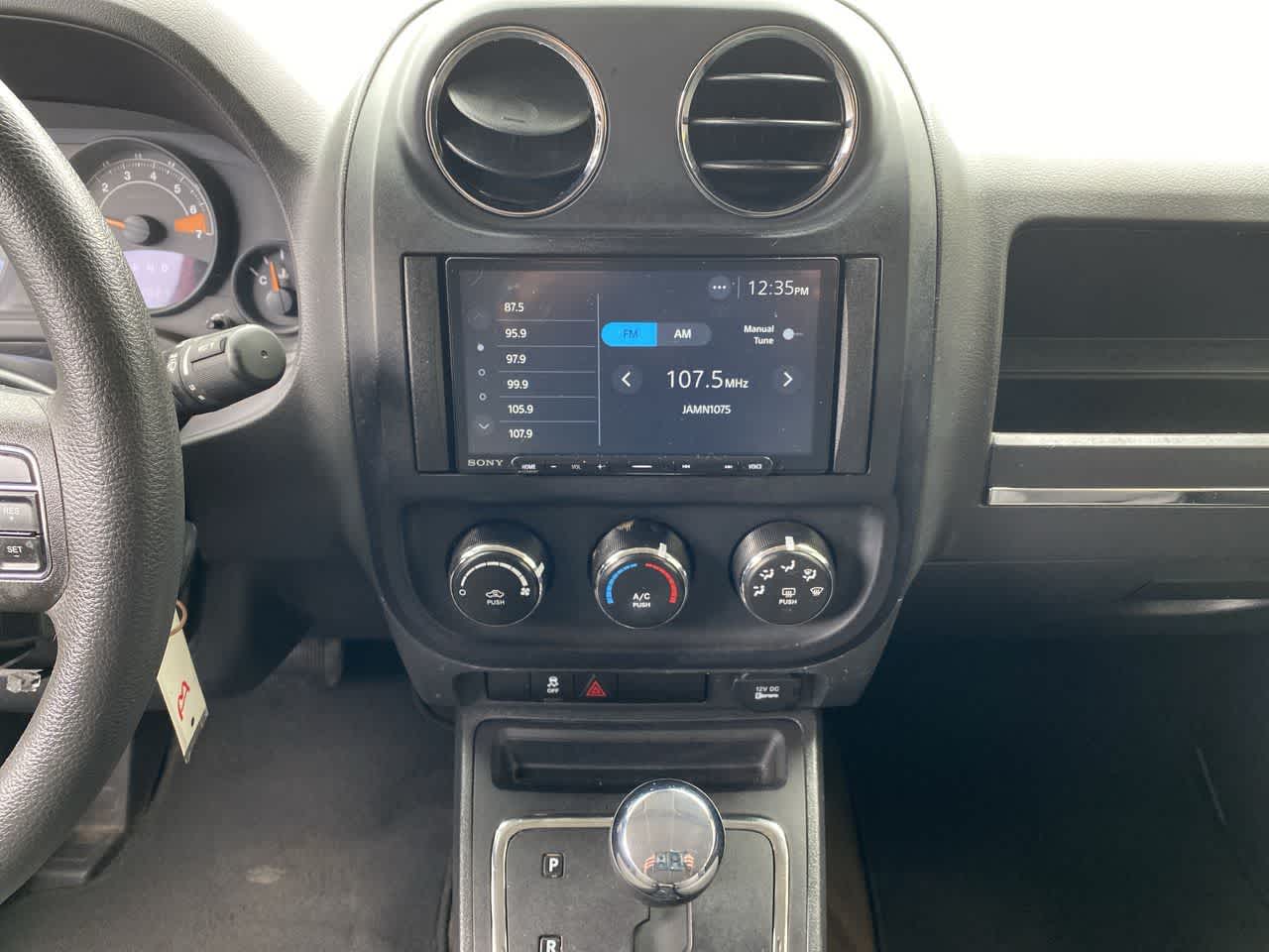 Thumbnail: 2015 Jeep Patriot - 25