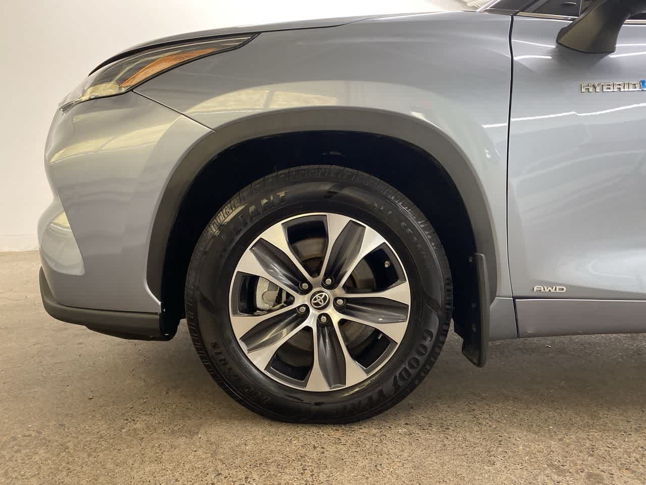Thumbnail: 2021 Toyota Highlander - 12