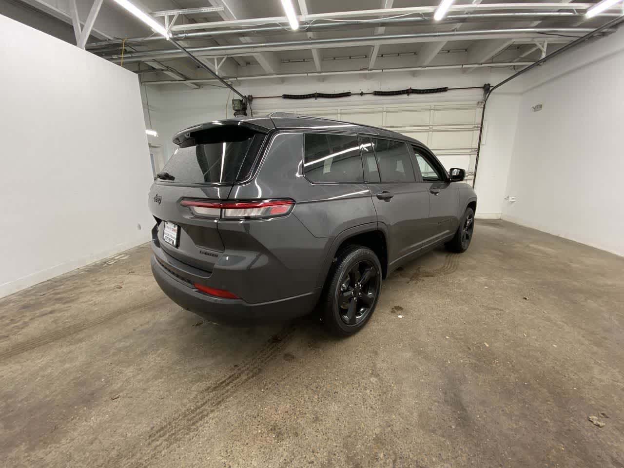 Thumbnail: 2022 Jeep Grand Cherokee - 6