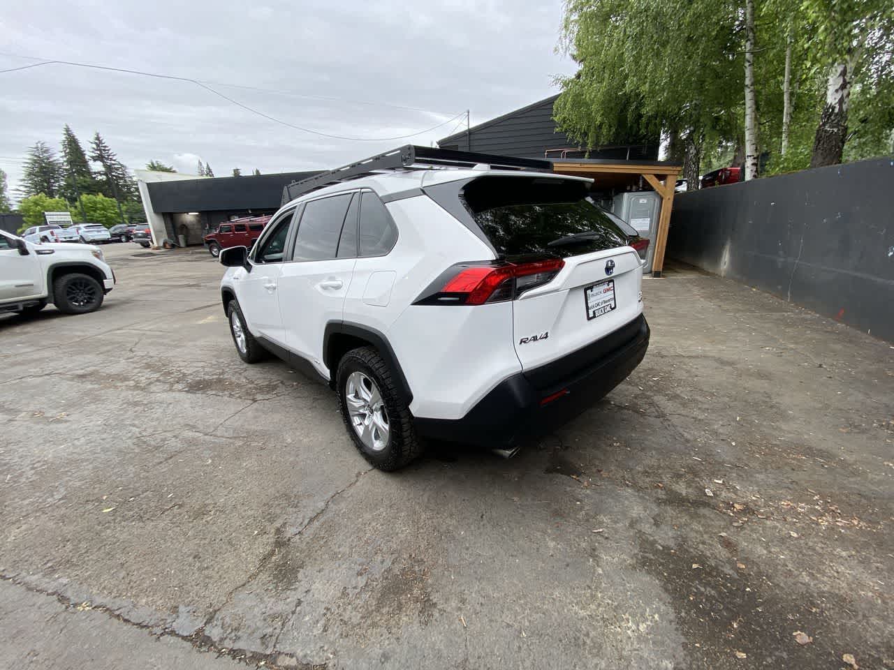 Thumbnail: 2021 Toyota RAV4 - 4
