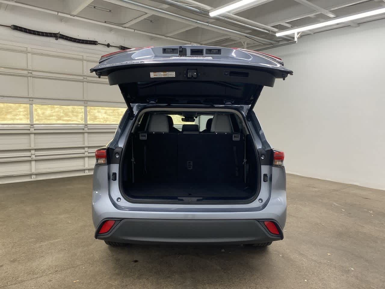 Thumbnail: 2021 Toyota Highlander - 31