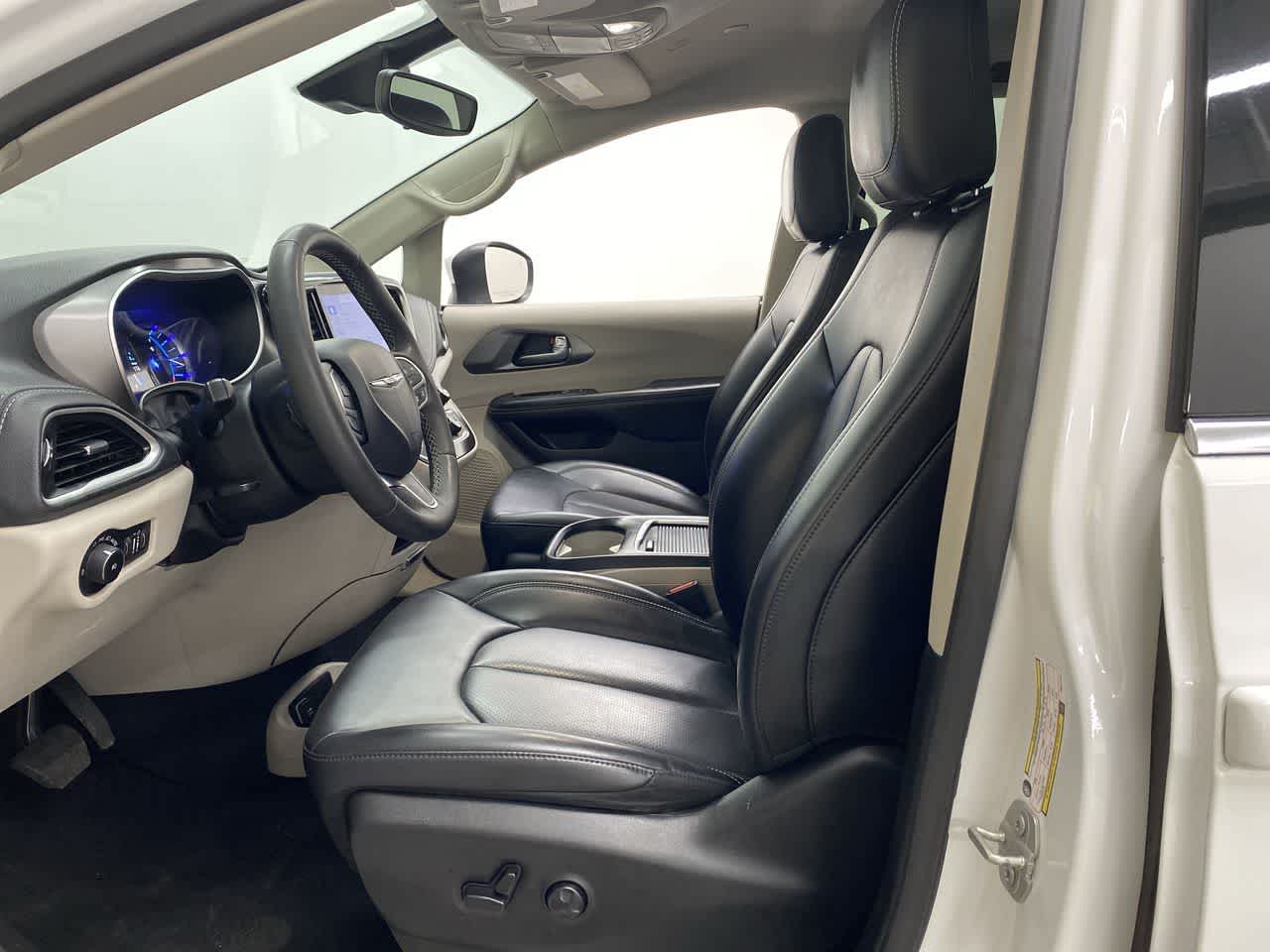 Thumbnail: 2023 Chrysler Pacifica - 14