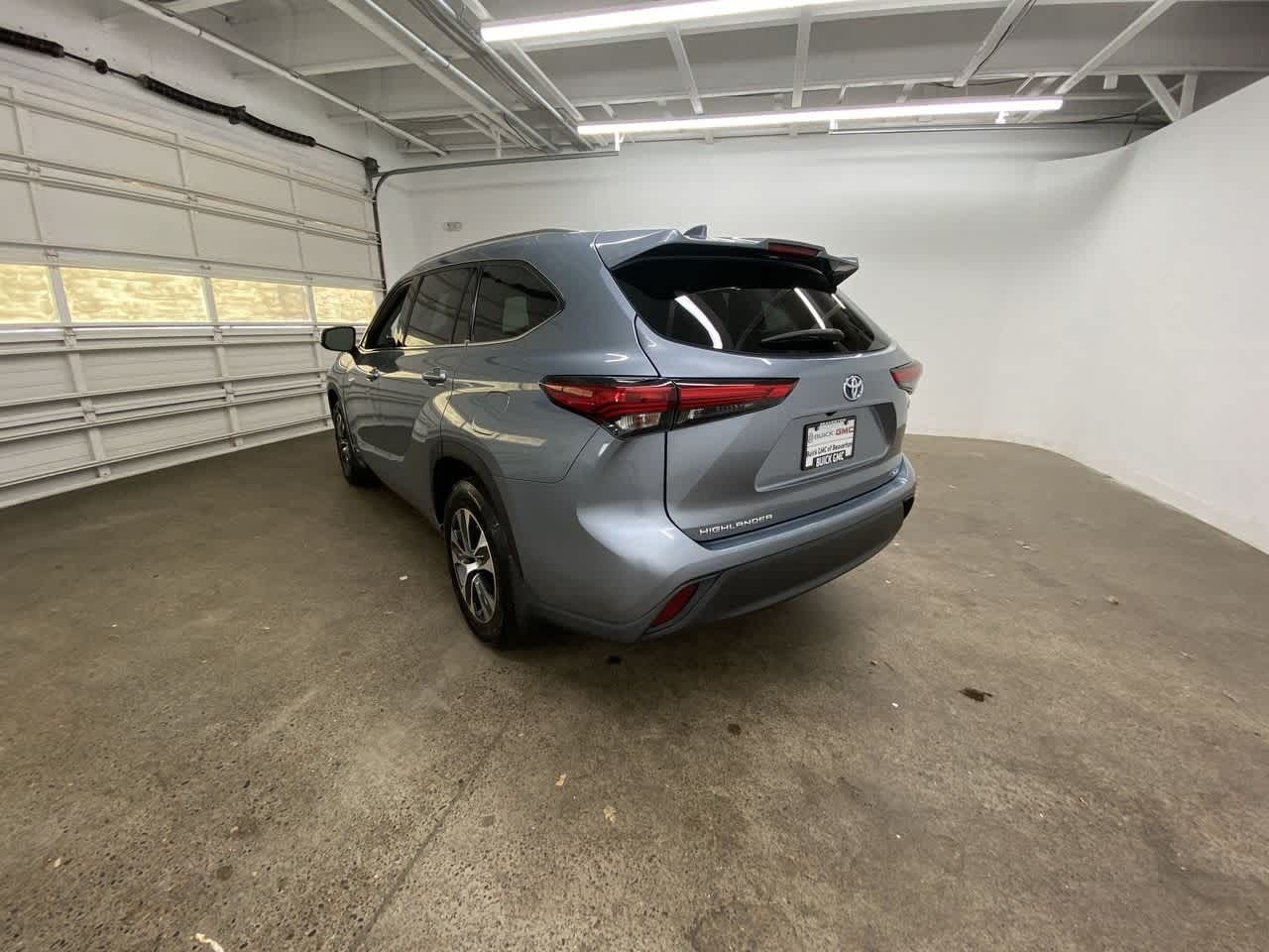 Thumbnail: 2021 Toyota Highlander - 4