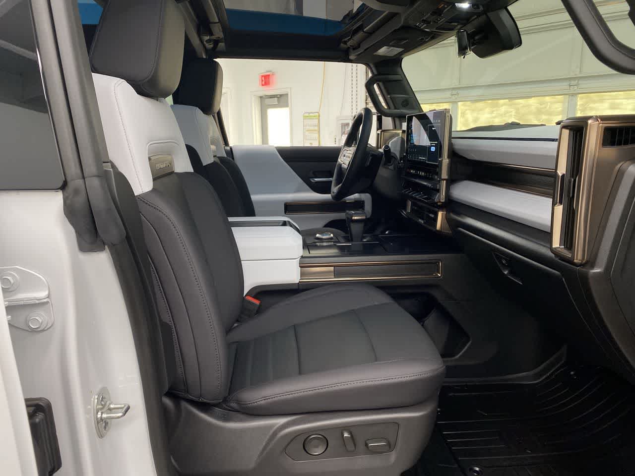 Thumbnail: 2025 GMC Hummer EV - 18