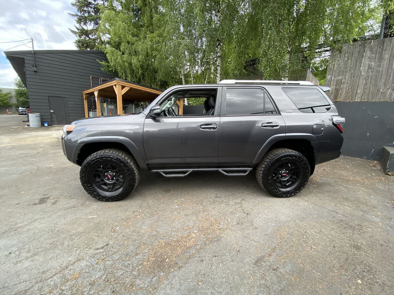 Thumbnail: 2018 Toyota 4Runner - 3