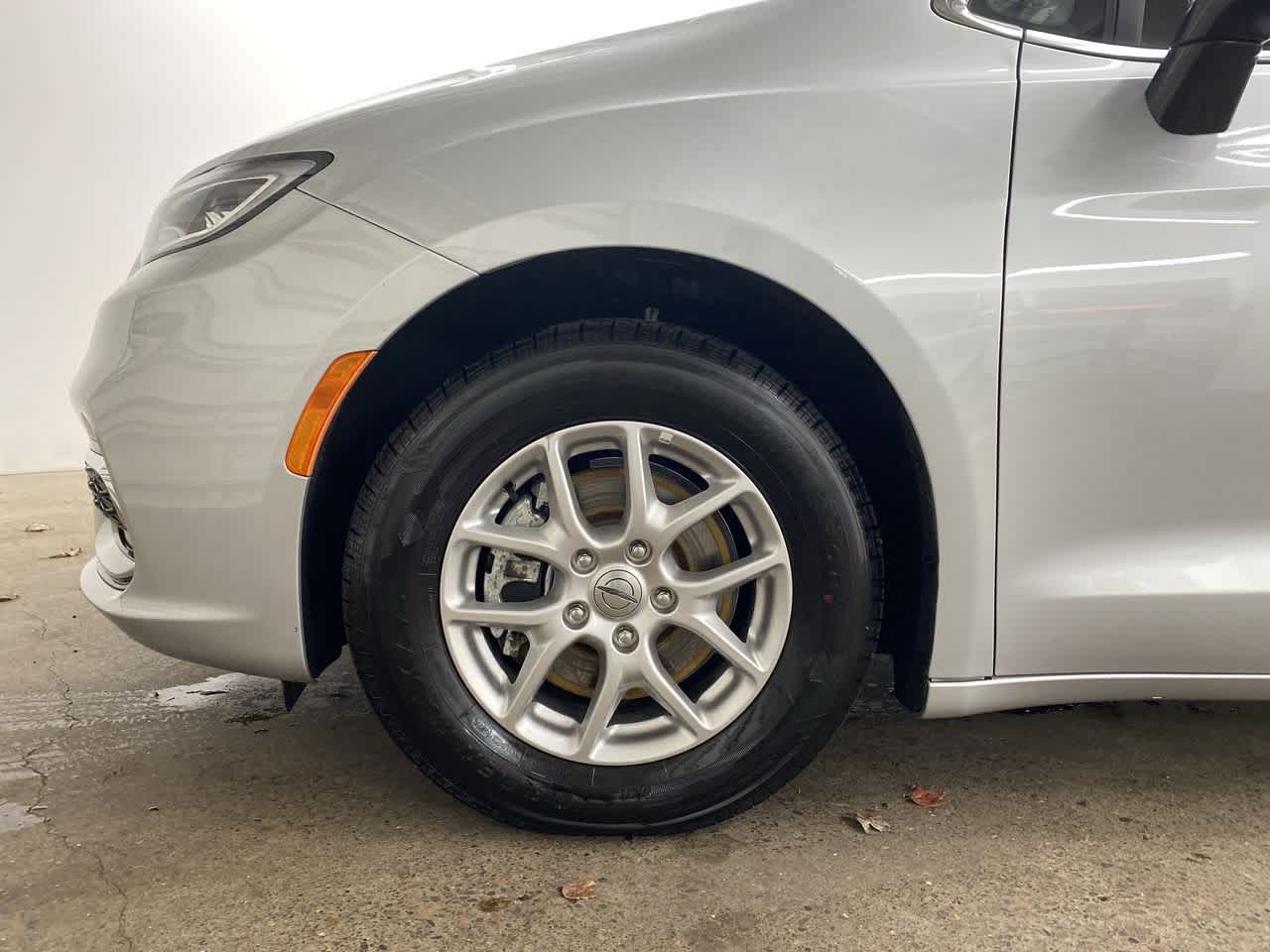 Thumbnail: 2024 Chrysler Pacifica - 11