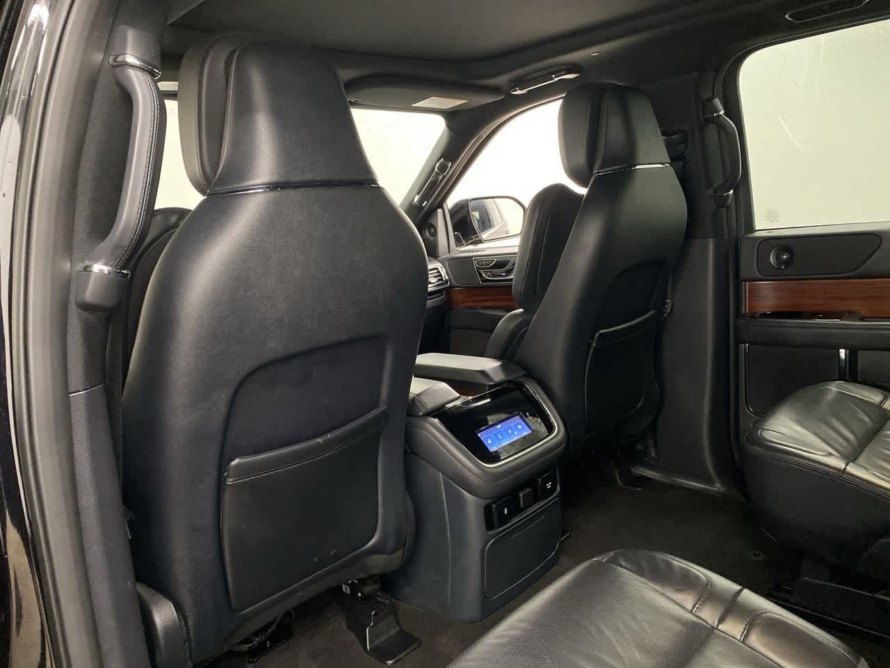 Thumbnail: 2023 Lincoln Navigator L - 15