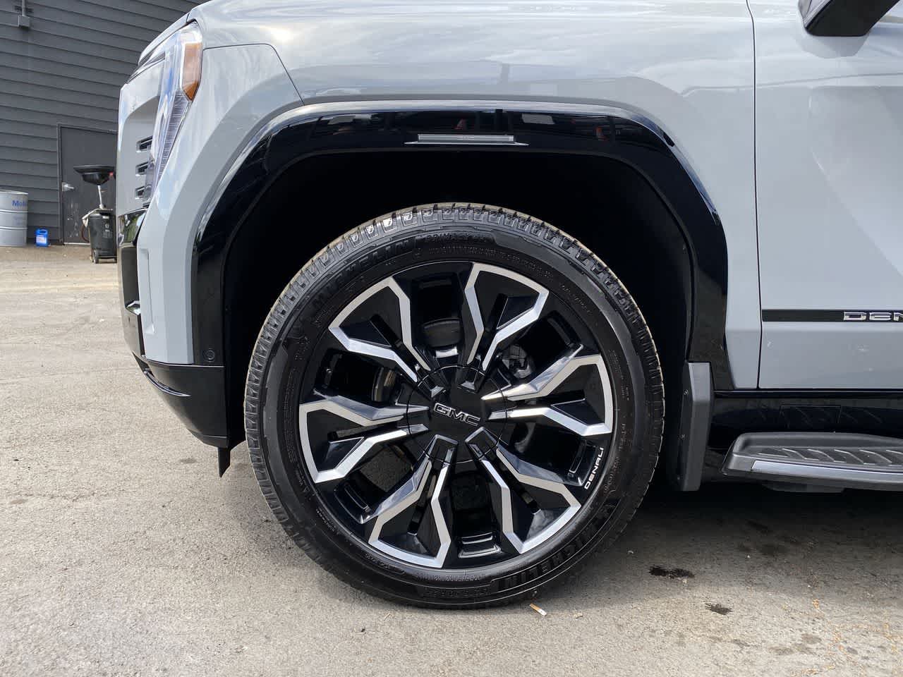 Thumbnail: 2025 GMC Sierra EV - 11
