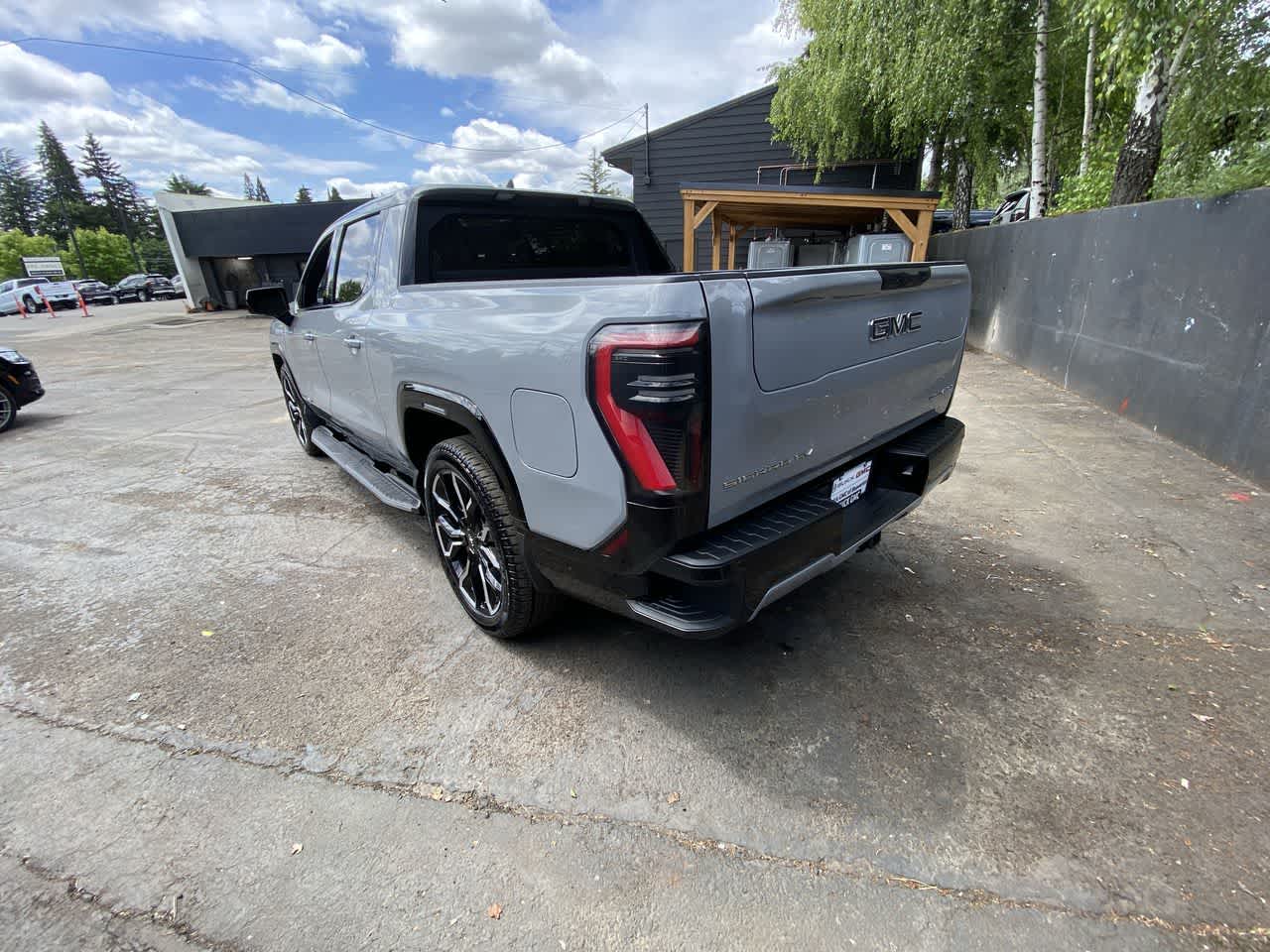 Thumbnail: 2025 GMC Sierra EV - 4
