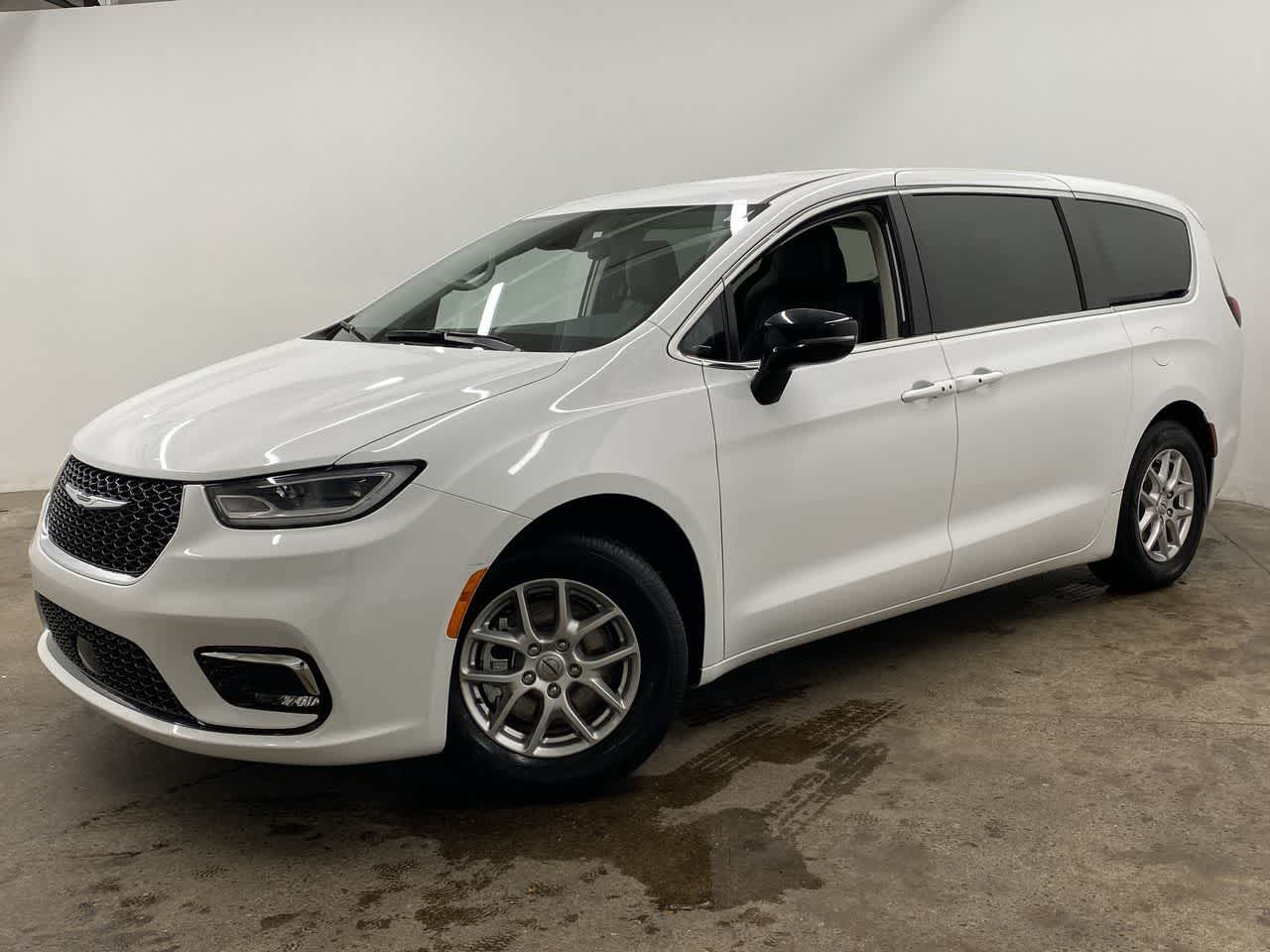 Thumbnail: 2024 Chrysler Pacifica - 1