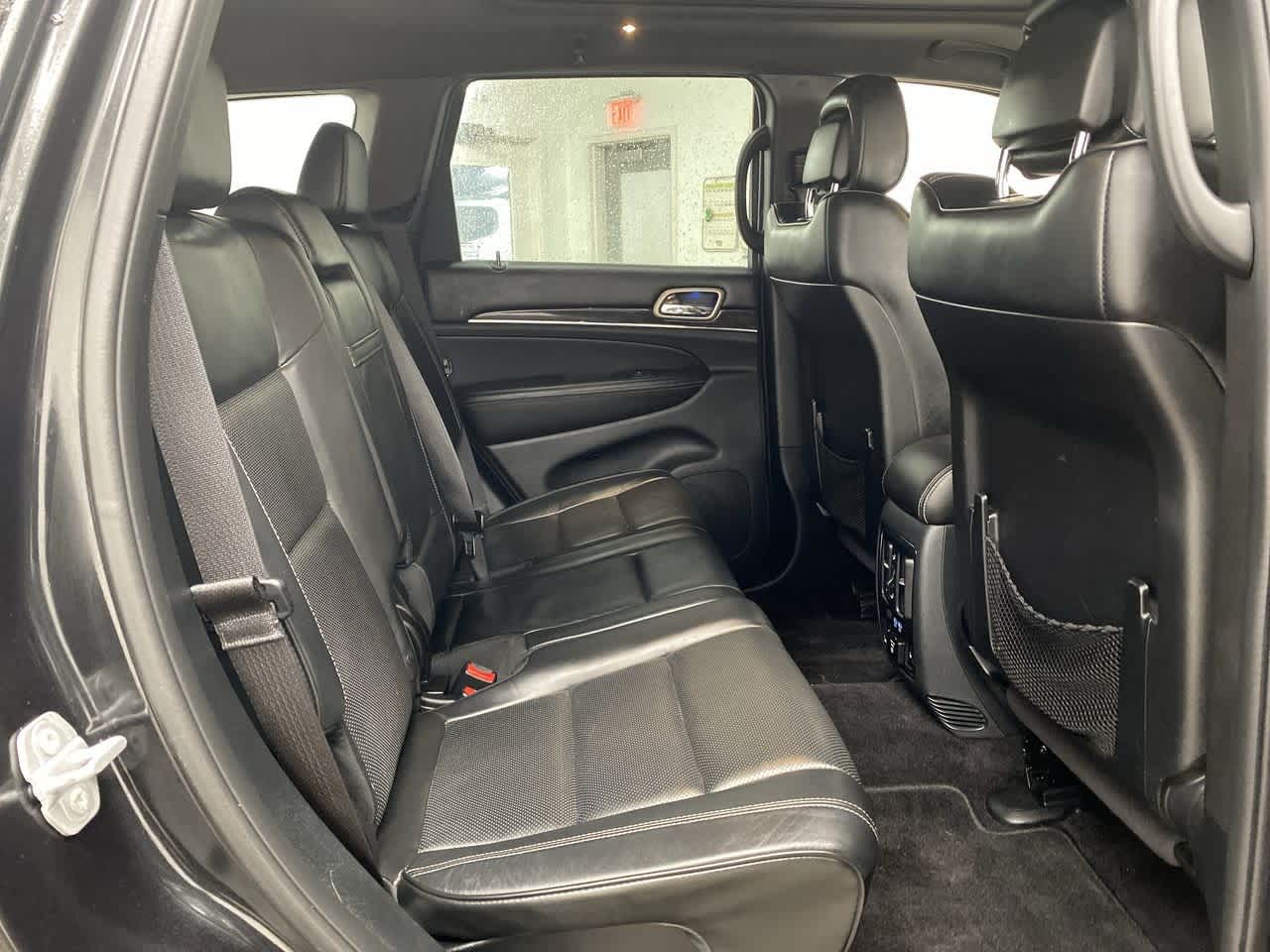 Thumbnail: 2016 Jeep Grand Cherokee - 17