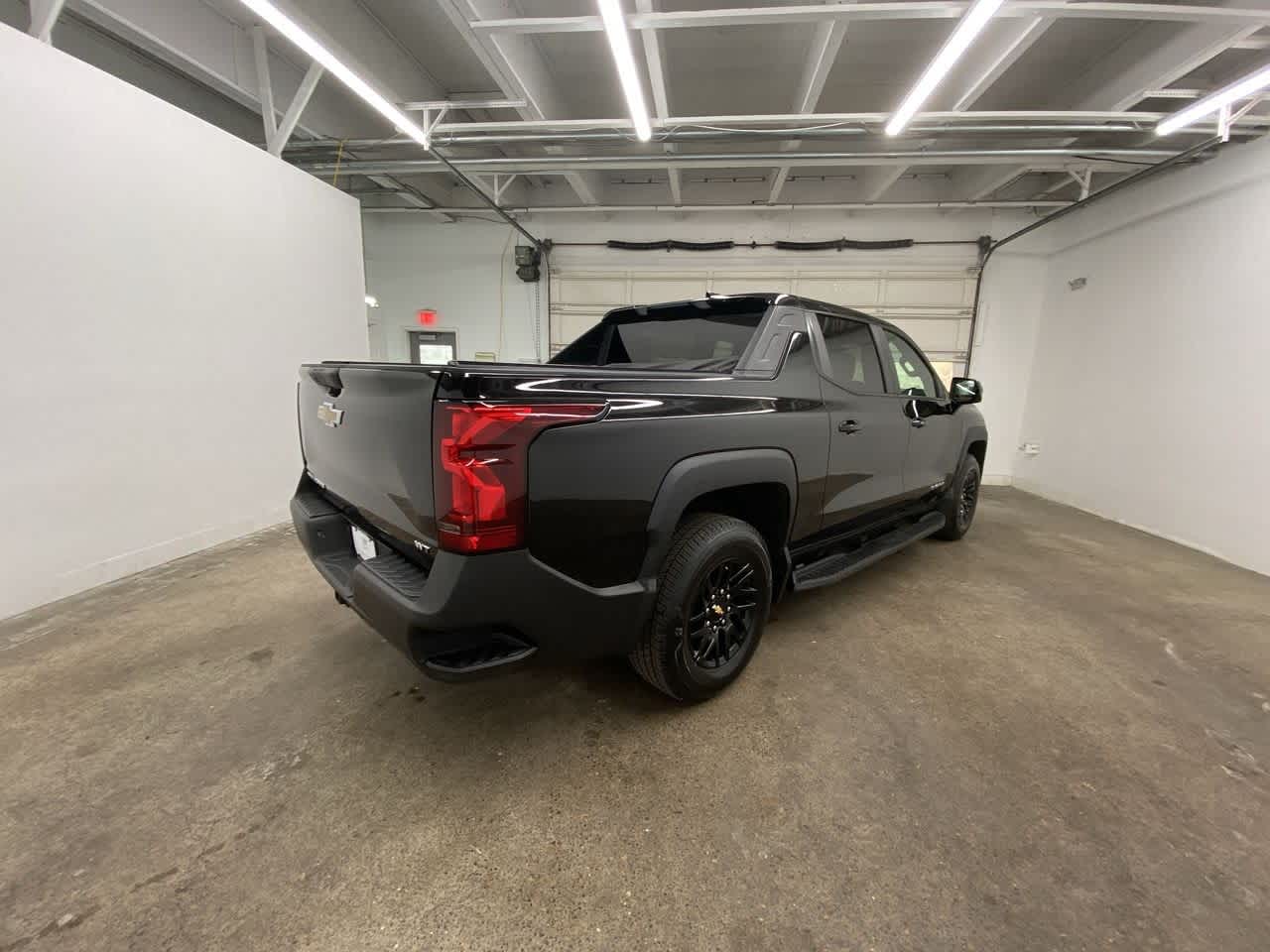 Thumbnail: 2024 Chevrolet Silverado EV - 6
