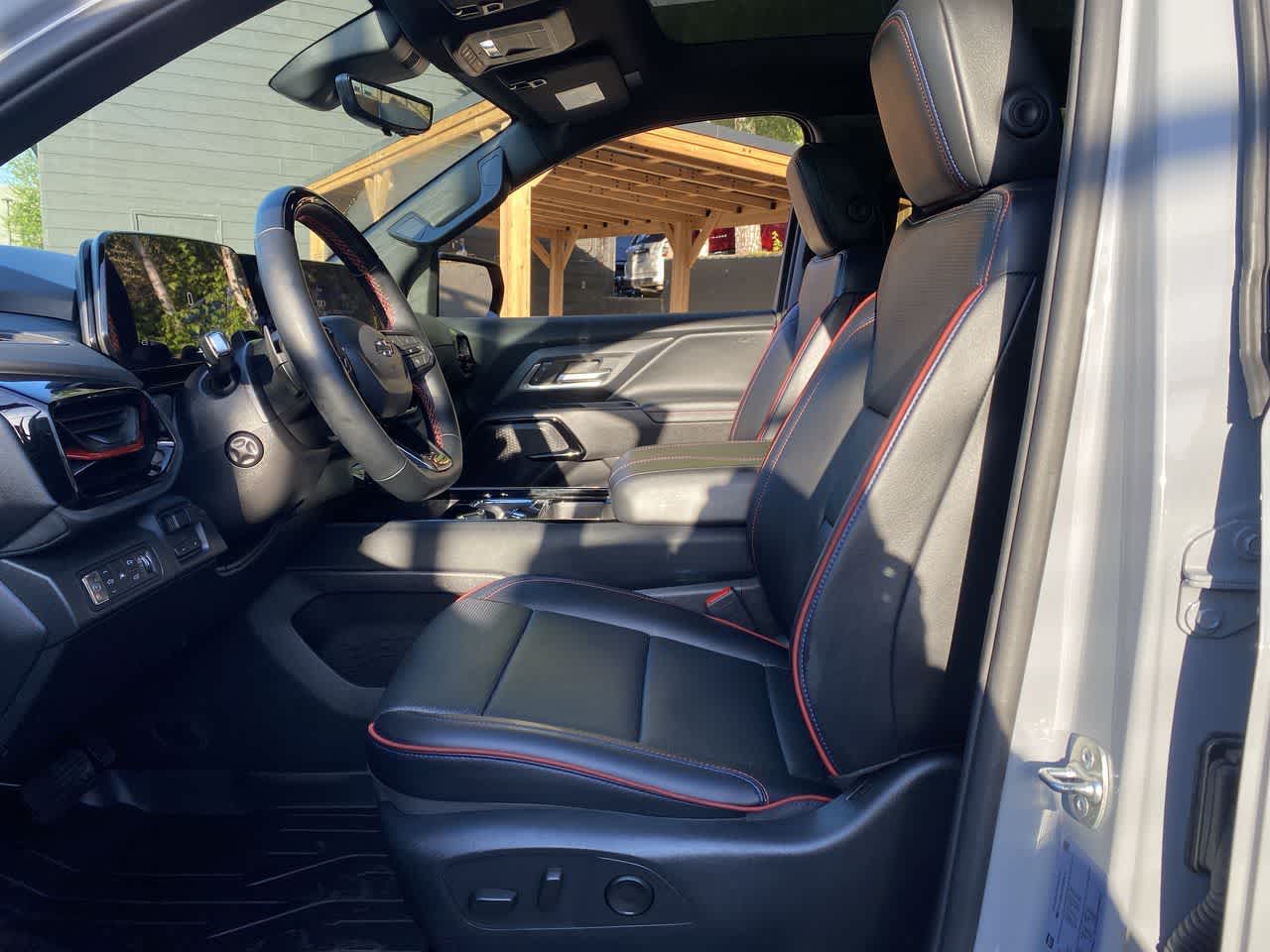 Thumbnail: 2025 Chevrolet Silverado EV - 13