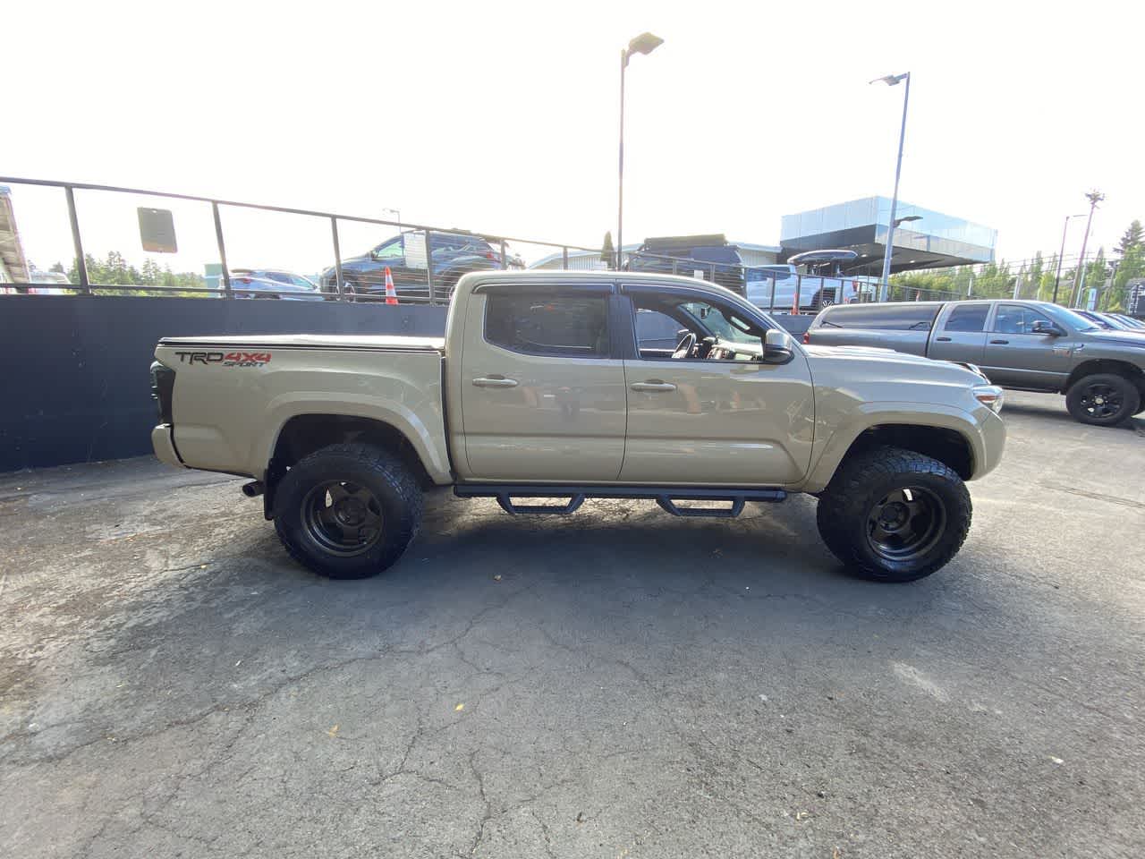 Thumbnail: 2016 Toyota Tacoma - 7