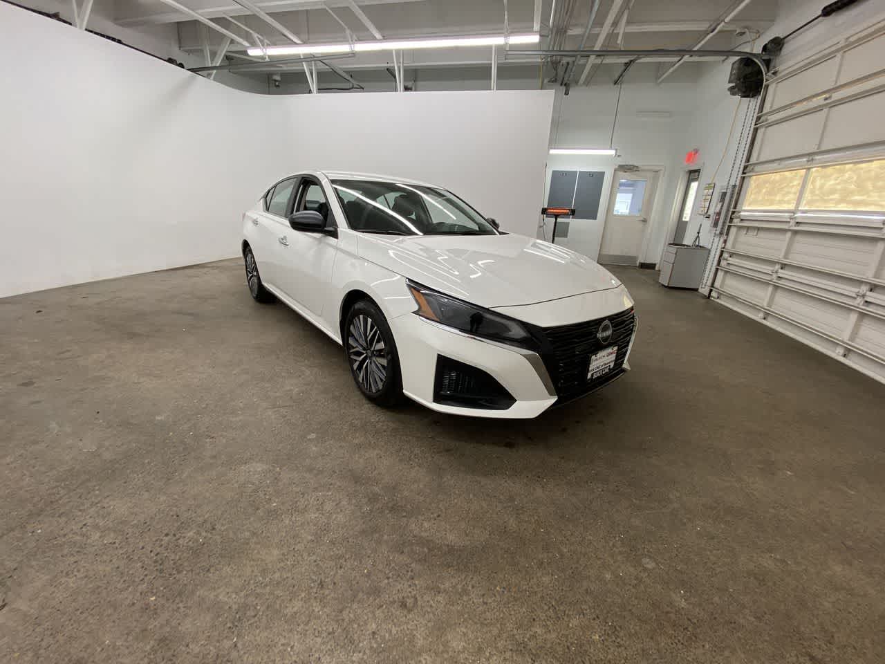 Thumbnail: 2025 Nissan Altima - 8