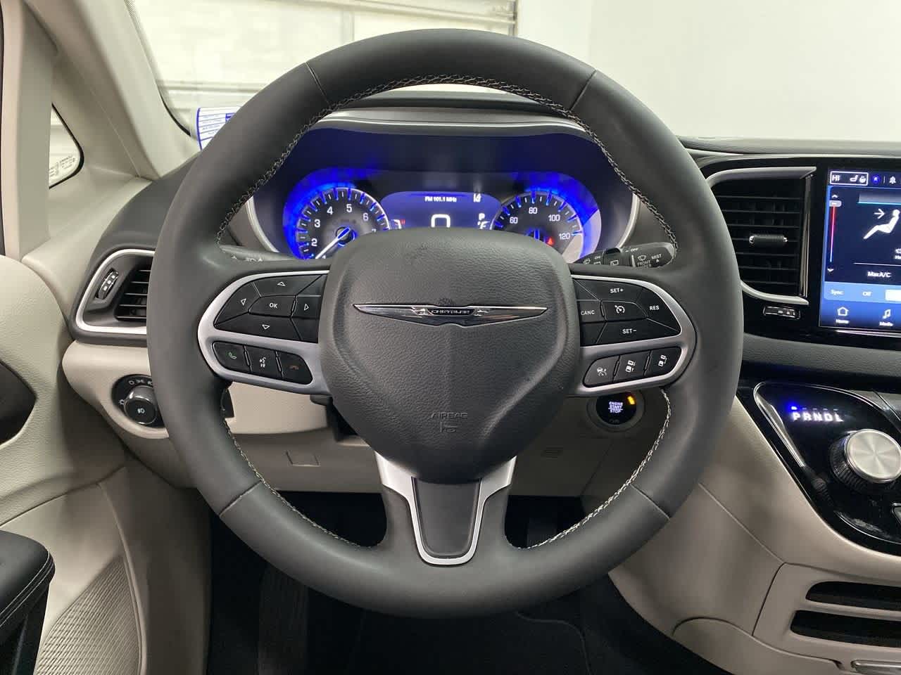 Thumbnail: 2024 Chrysler Pacifica - 19