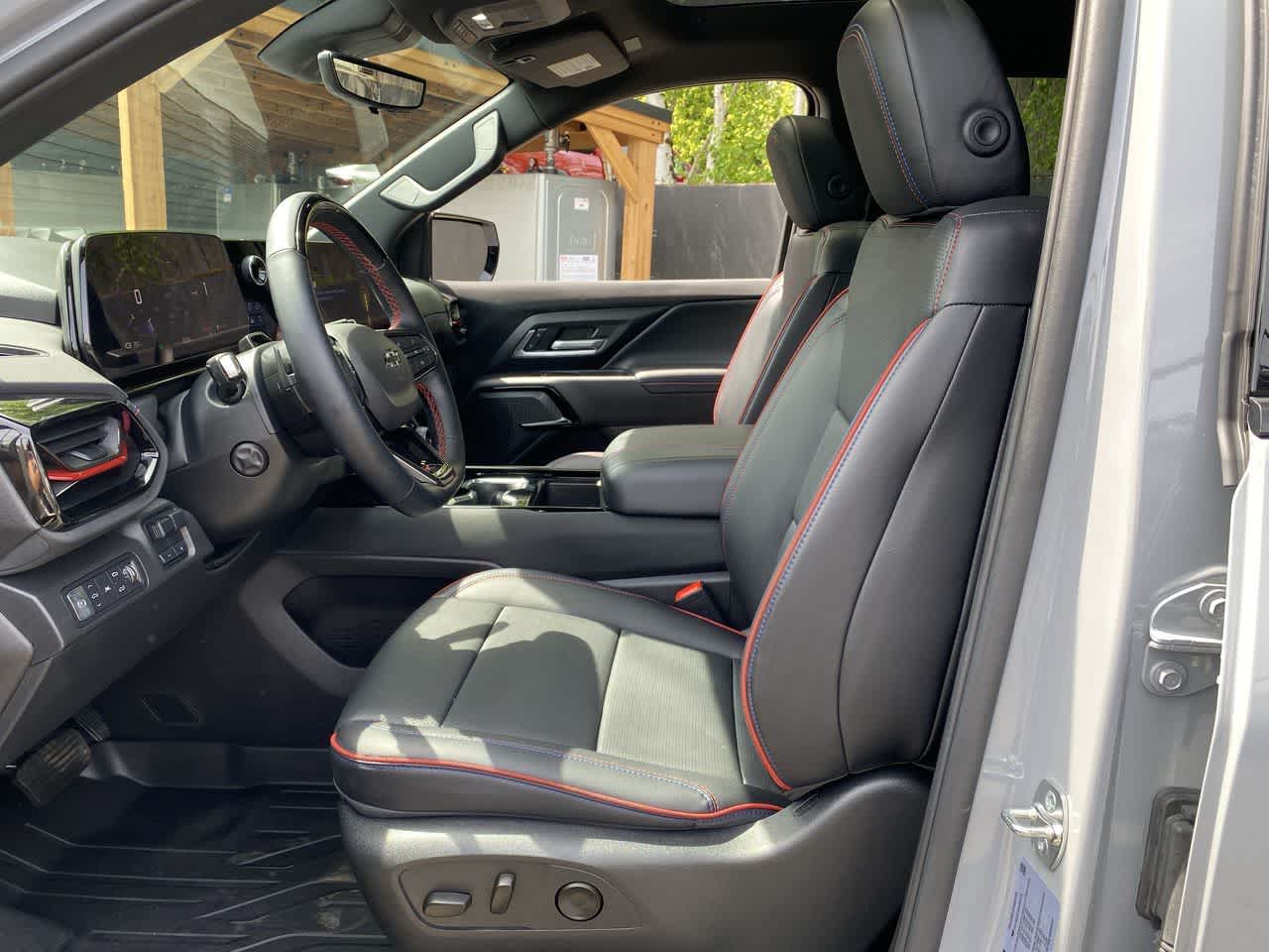 Thumbnail: 2025 Chevrolet Silverado EV - 13