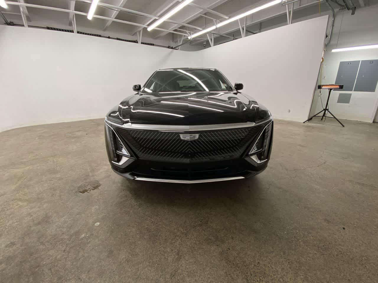 Thumbnail: 2024 Cadillac Lyriq - 9