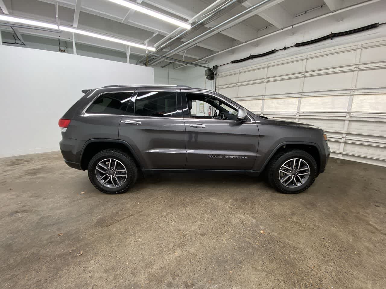 Thumbnail: 2019 Jeep Grand Cherokee - 7